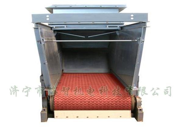 防腐蝕帶式（甲帶）給料機(jī)采用了防打滑膠帶，防止在物料輸送過程中造成撒料后果